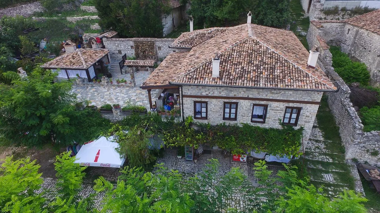Guest House Iljesa Berat 0*,  Albania